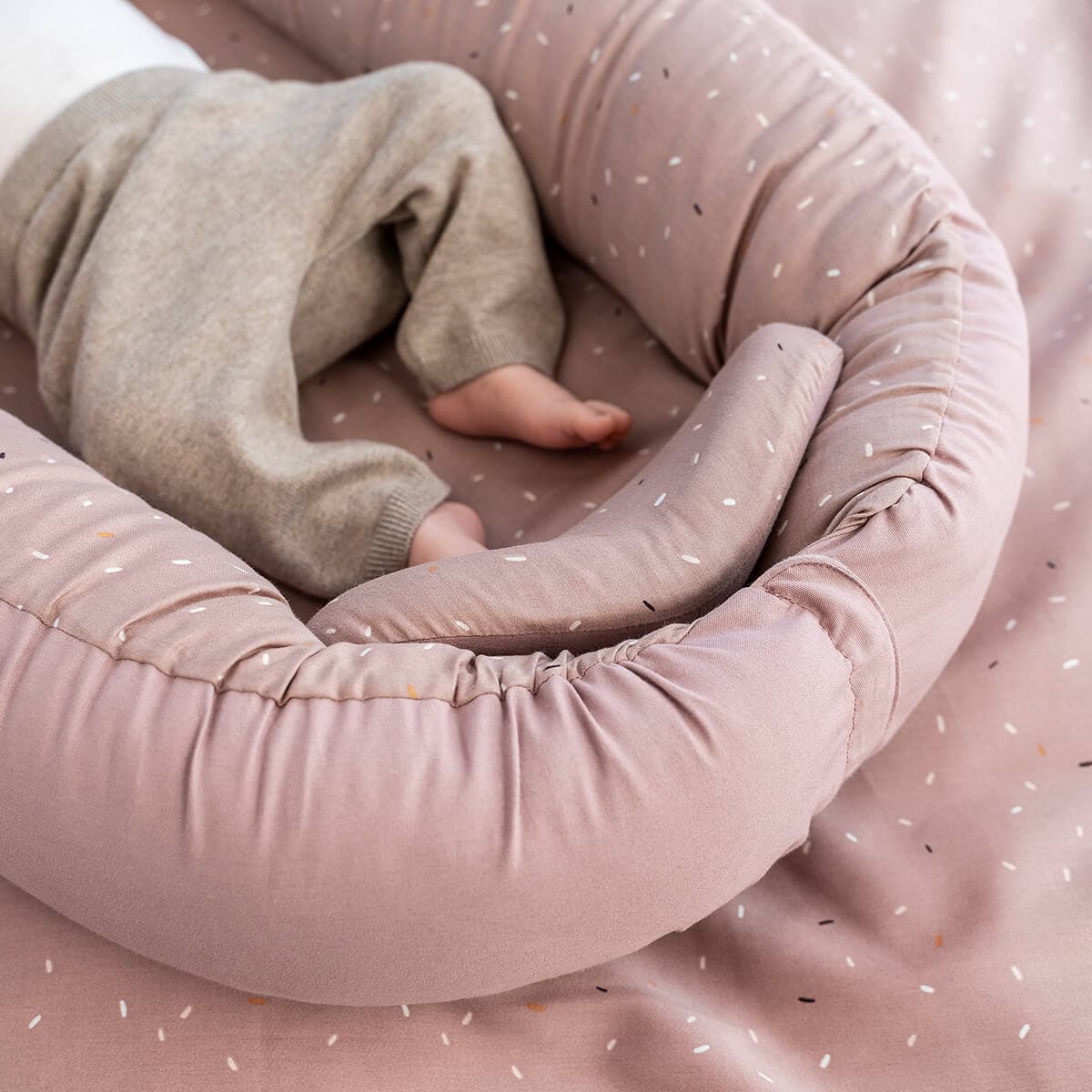 Babynest, confetti rosa