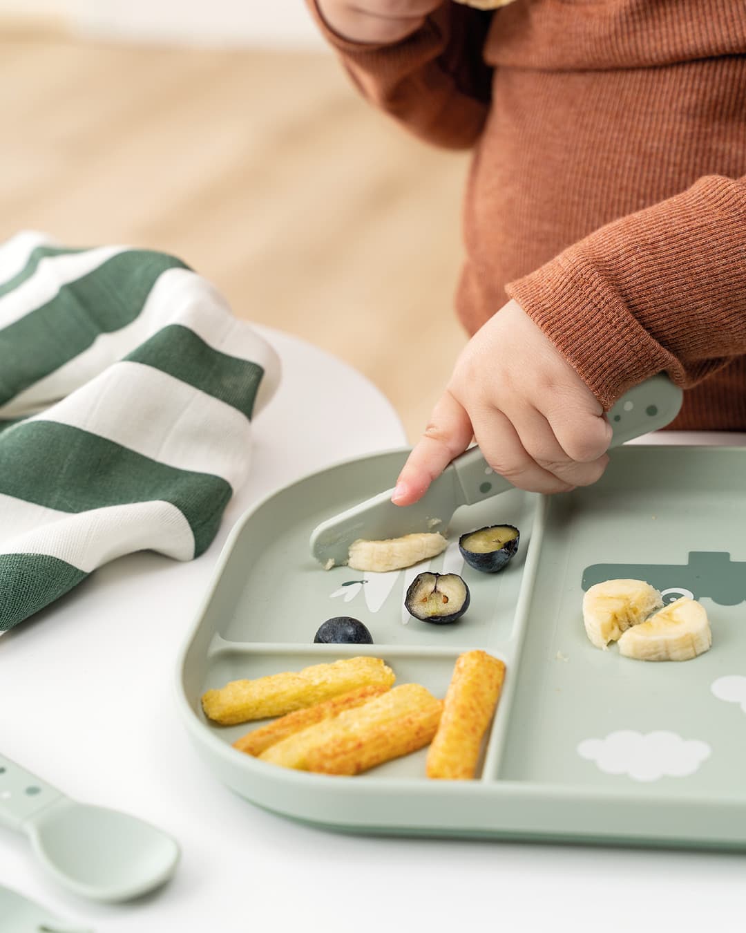 Fat med inndelingsrom, grønn