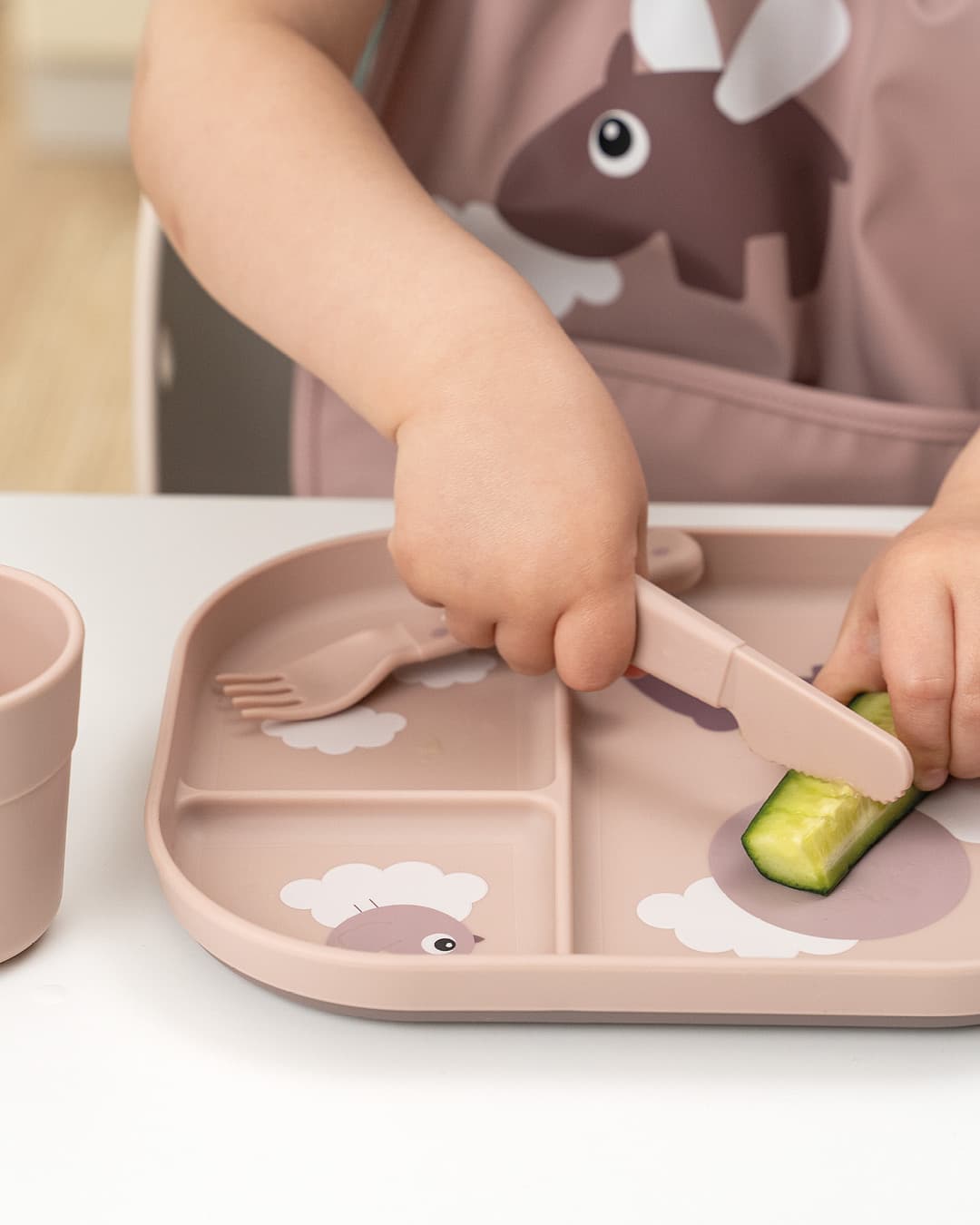 Fat med inndelingsrom, rosa