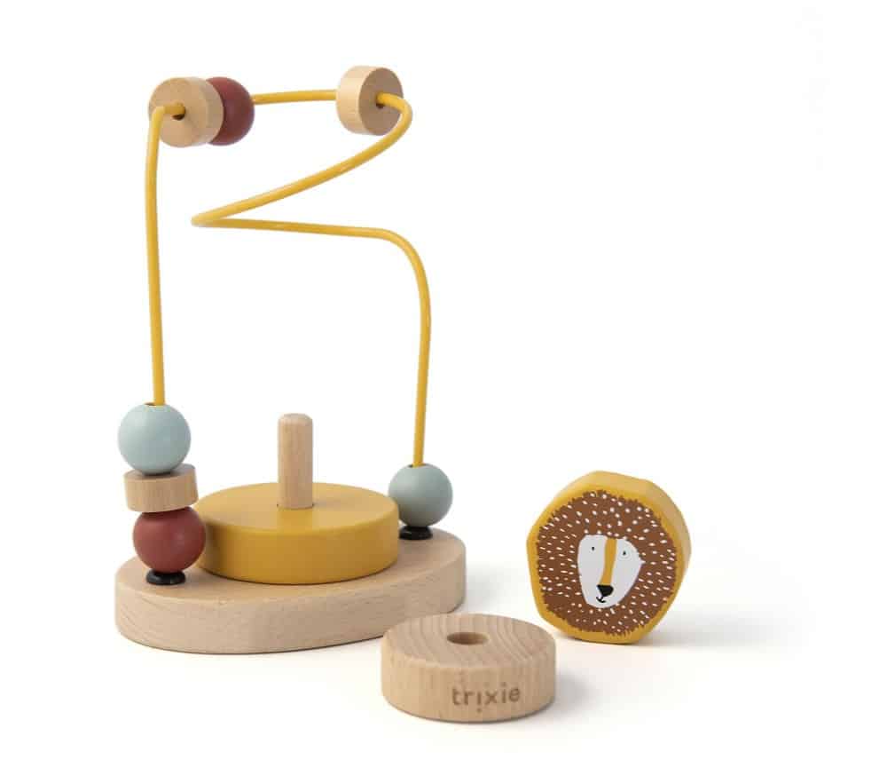 Perlelabyrint og stabletårn med løve